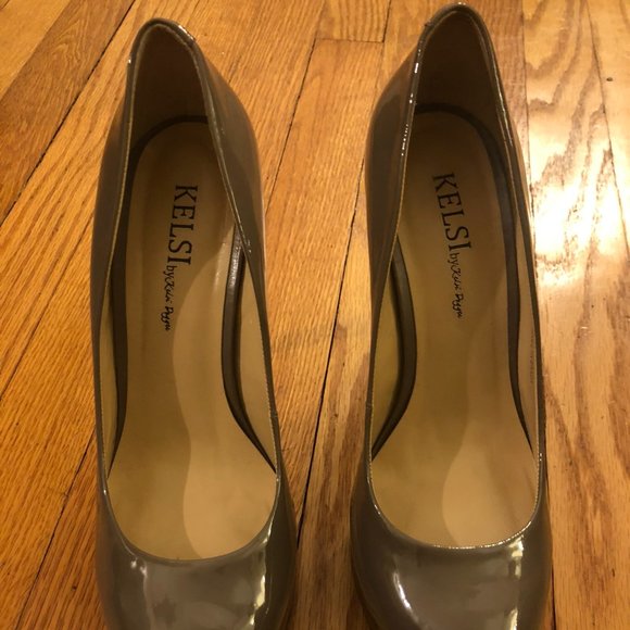 Kelsi by Kelsi Dagger Laurie Grey Patent Pump 8.5 - Picture 2 of 9